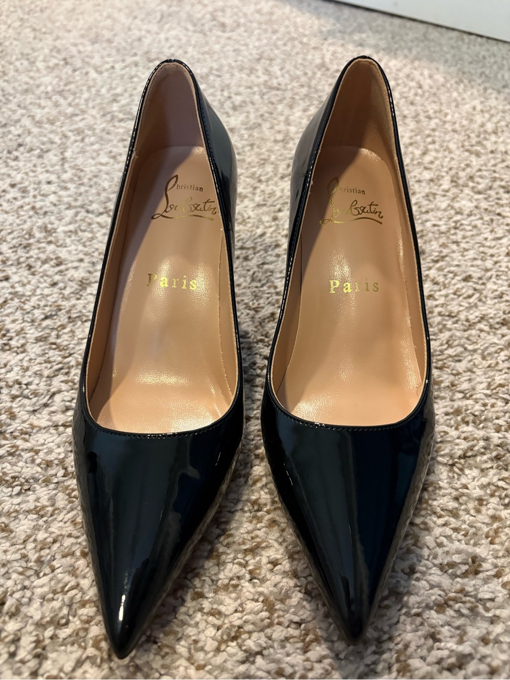 Christian Louboutin Black Patent Pointed-Toe Pumps euro size 35 US size 5 8cm he